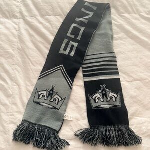 Los Angeles Kings NHL Fringe Scarf